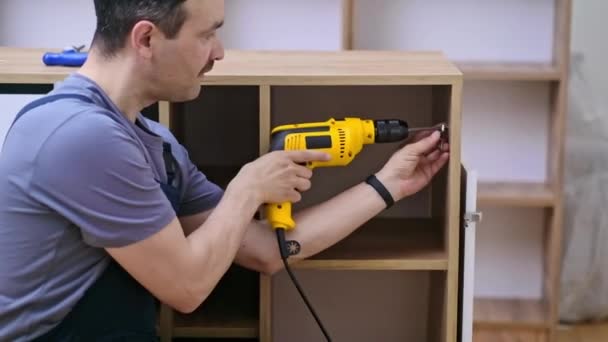 Custom Furniture Production Focused Handyman Attaching Door Fastener Wooden Cabinet — Stock Video
