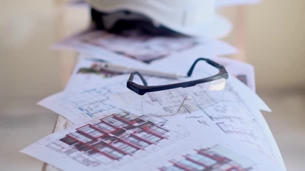 Dokumentacja Architektoniczna Sterta Dokumentów Projektowych Inżynieryjnych Placu Budowy Proces Odbudowy — Wideo stockowe
