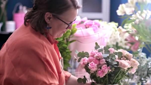 Kwiat Zamawiania Wiadczenie Kompetentny Kwiaciarnia Kwiaciarni Przyjmuje Zam Wienia Fachowo — Wideo stockowe
