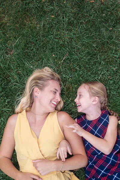 Blonde Mother Her Daughter Lie Lush Green Grass Park Sharing — Stock Photo, Image