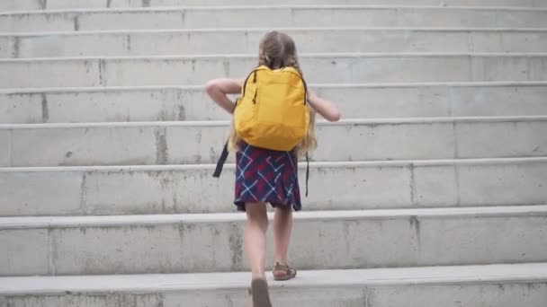 Little Girl Yellow Schoolbag Goes Stone Steps Modern City Schoolgirl — Stock Video