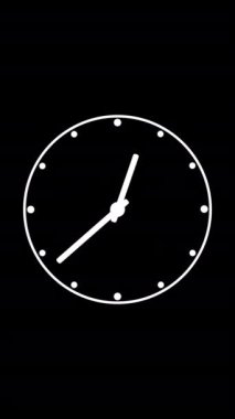 Siyah analog saat simgesinin dikey video animasyonu. Balck arka planında 12 saatlik pürüzsüz bir şekilde hareket eden oklar. Stopwatch animasyonu. Alfa kanalı