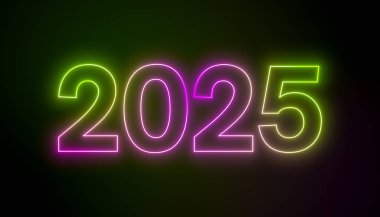 Soyut neon lambaların koyu arkaplan üzerinde yeşil ve morumsu 2025 rakamlarıyla tasviri - yeni yılı temsil ediyor - tatil kavramı.