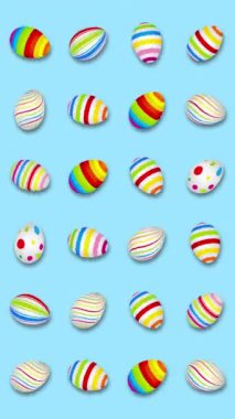 Mavi arka planda renklendirilmiş pek çok Paskalya yumurtasının video animasyonu - kusursuz döngü - tatil kavramı.