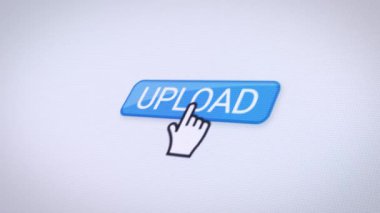 Mavi yükleme düğmesi olan bir web sitesinin video animasyonu. Verilerin yüklenmesiyle ilgili bilgileri gösteren bir bilgisayar monitörü.