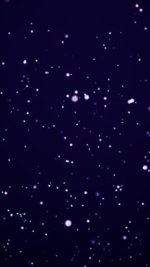 Hafif mor tonlarda parlak noktalar yavaşça dikey uzayda süzülüyor. Ortam örtüleri veya kozmik sahneler için sakin parçacık hareketi