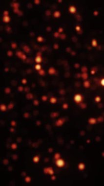 Ateş, karanlıkta parlayan turuncu parçacıklarla arka planda kıvılcım saçar. Festival, ateş ve sinema projeleri için dinamik soyut animasyon.