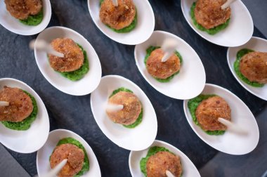 Lezzetli yiyeceklerin üst görüntüsü, seçici odaklanma