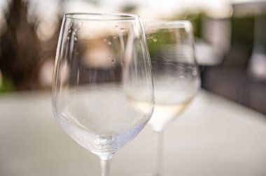 bir restoranda boş bardak. 