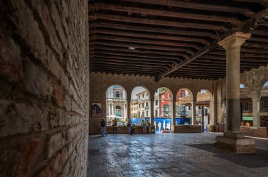 Eski kasabadaki saray. 