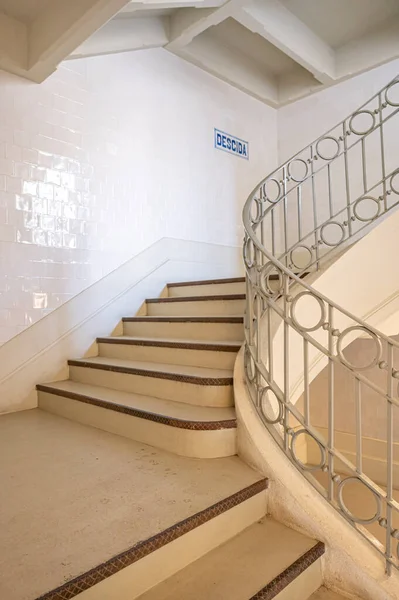 Treppe Mit Schmiedeeisernem Geländer — Stockfoto