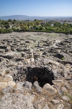 Gündüz vakti eski kalenin eski kalıntıları