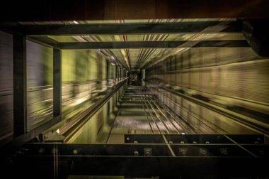 Berlin, Almanya 'da Bir Asansör Kuyusu Aranıyor