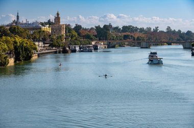 Guadalquivir nehri üzerinden Altın Kule veya Sevilla, Endülüs Torre del Oro manzarası