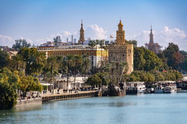 Guadalquivir nehri üzerinden Altın Kule veya Sevilla, Endülüs Torre del Oro manzarası