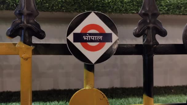Jaipur Indien 2023 Plakat Mit Bhopal Hindi Sprache Einem Bahnhof — Stockvideo