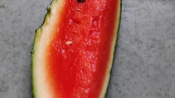 Yazın Gün Işığında Çekilen Kırmızı Karpuz Meyve Dilimleri Görüntüsü Karpuz — Stok video