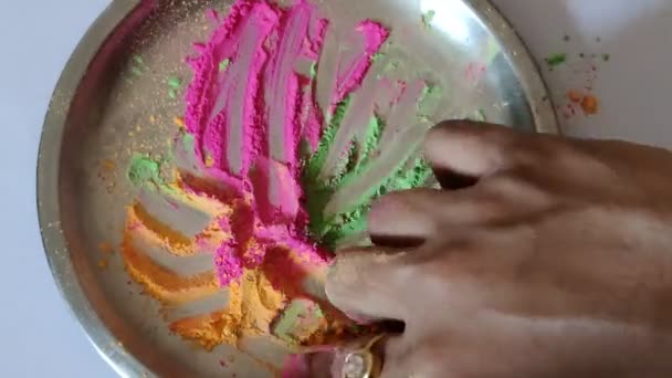 배경에 Holi 대하여 다채로운 Holi 분말의 인도의 Holi — 비디오