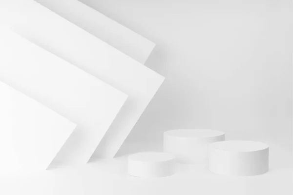 抽象的なエレガントな白いステージ 最小限の都市幾何学的なスタイルで3つのシリンダーポディウムモックアップ ライトストライプ コーナー デザイン プレゼンテーション化粧品 コピースペースのシーンテンプレート — ストック写真