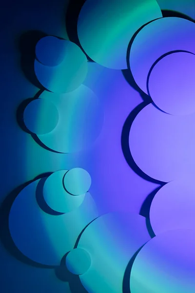Patrón Abstracto Vibrante Diferentes Círculos Vuelan Con Gradiente Radial Violeta —  Fotos de Stock