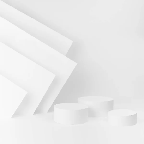 エレガントなファッション抽象的な白いステージ 化粧品 デザイン 光の線で販売 幾何学的なスタイルでコーナー コピースペース 正方形のプレゼンテーションのための3つのシリンダーポディウムモックアップ — ストック写真