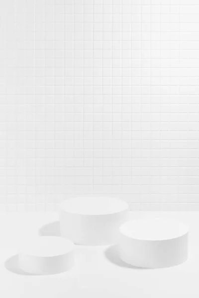 Zomer Abstracte Witte Podium Mockup Met Drie Cilinder Podia Zon — Stockfoto