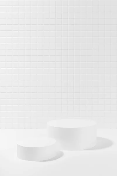 Mockup Estágio Abstrato Branco Com Dois Pódios Cilindro Luz Dura — Fotografia de Stock