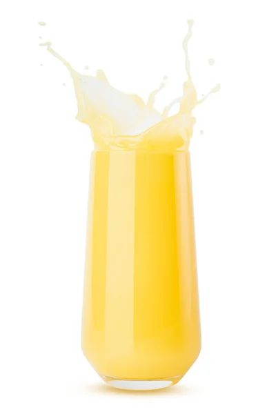 ガラスの明るいスプラッシュで黄色のオレンジの冷たいジュース 降下飛行 — ストック写真