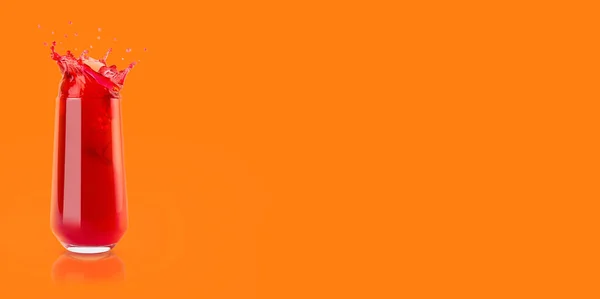 Cseresznye Piros Hűvös Üvegben Tükröződéssel Lédús Fröccsenések Cseppek Szállnak Narancssárga — Stock Fotó
