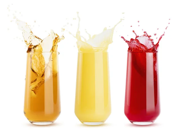 一套三杯不同口味的果汁 苹果和橙红色 黄色和透明的玻璃黄金 五彩斑斓的水花 飞溅的水滴 漩涡孤立在白色的背景 夏天新鲜饮料 — 图库照片
