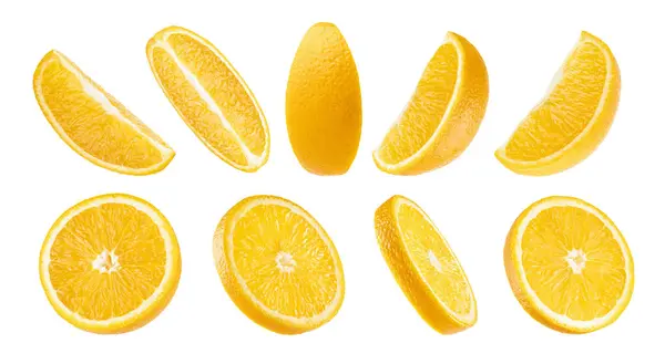 カラフルなオレンジセット ラウンドスライスと四半期の作品 クローズアップ ホワイトバックグラウンド スタジオで隔離されたさまざまな側面をカットします カード ポスターのための設計要素として夏の新鮮な柑橘類のフルーツ — ストック写真