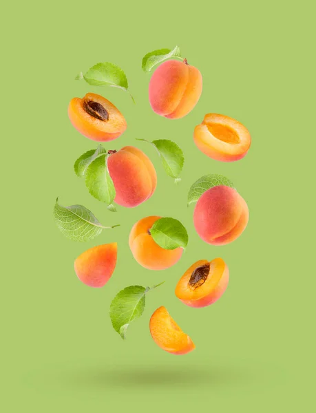 Juicy Orange Apricot Pink Side Green Leaves Flow Fly Fall — Stock Photo, Image