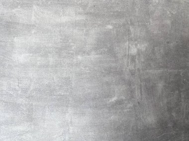 Gri ve boş beton duvar, yaratıcı çabalarınız için tarafsız bir tuval sağlıyor..