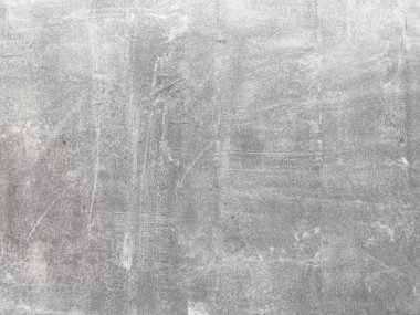 Gri ve boş beton duvar, yaratıcı çabalarınız için tarafsız bir tuval sağlıyor..