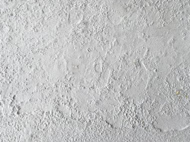 Dağınık ve buruşuk beton bir doku dinamik ve dokulu bir yüzey oluşturuyor.