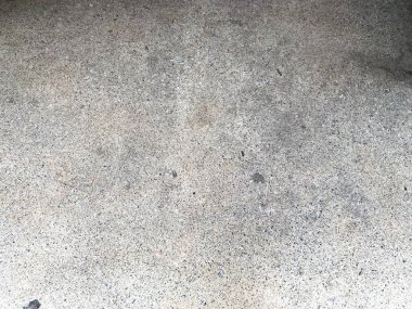 Boş ve beyaz boyanmış beton bir doku, herhangi bir proje için çok yönlü bir zemin sunar.