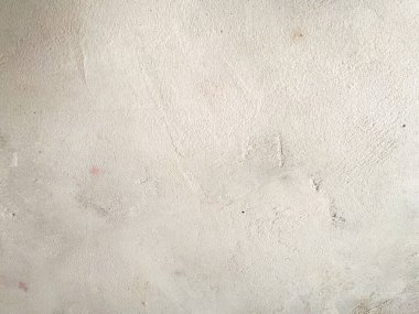 Grinin tonlarında dokulu bir duvar nötr ve sofistike bir estetik sunuyor..