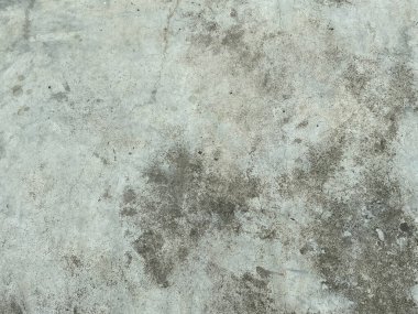 Beton duvardaki karmaşık desenler büyüleyici bir soyut tasarım yaratıyor..