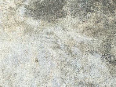 Beton duvardaki karmaşık desenler büyüleyici bir soyut tasarım yaratıyor..