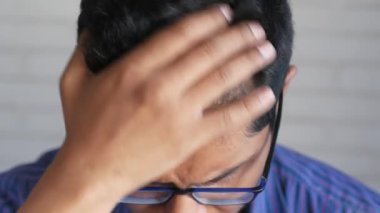 Saç dökülmesi konsepti. .