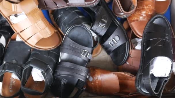 Exibição Sapatos Para Venda Loja Local — Vídeo de Stock