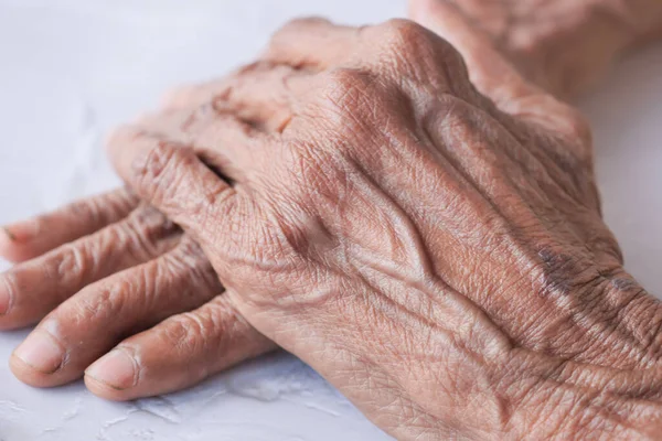 Nahaufnahme Der Hände Eines Älteren Menschen — Stockfoto