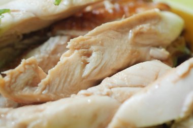 Singapur tavuk eti ve pirinç tabakta. ,