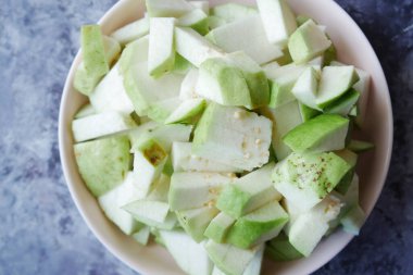 Masadaki guava dilimini kapat. .