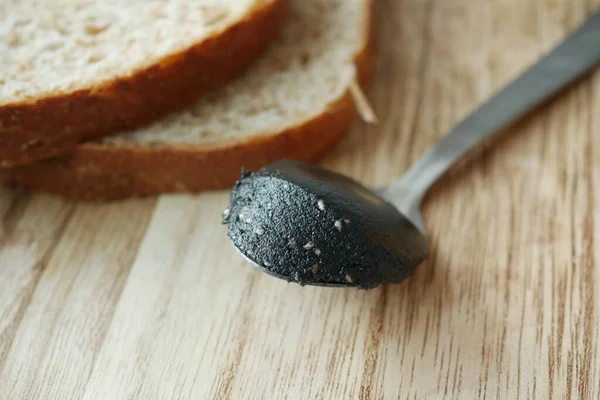 Μαύρο Σουσάμι Απλωμένο Ψωμί — Φωτογραφία Αρχείου