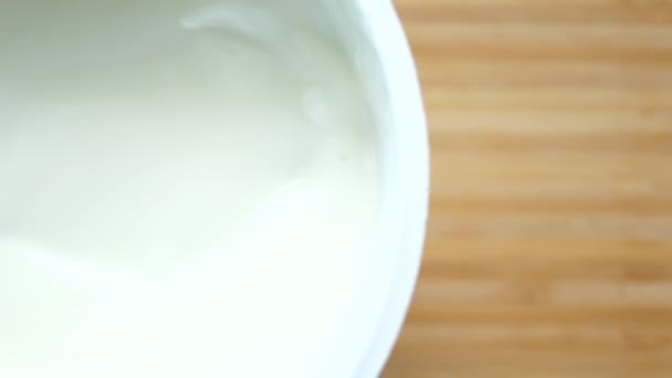 Färsk Yoghurt Skål Bordet — Stockvideo