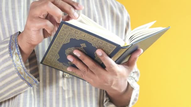 Muslim Man Hand Holding Holy Book Quran Copy Space — Stock Video