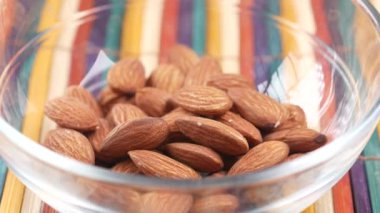 Badem fıstığına su koymak.,