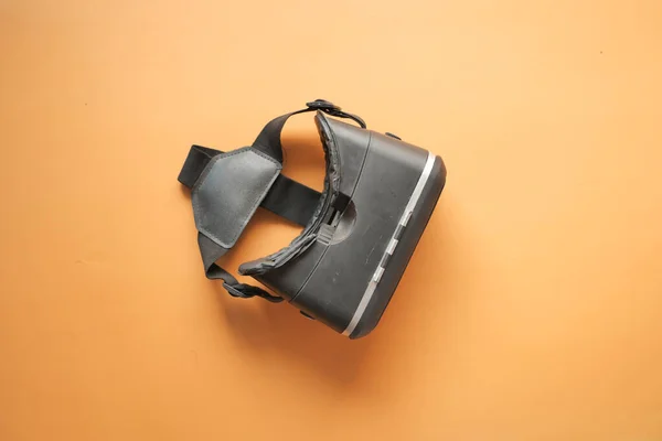 Virtual Reality Headset Auf Orangefarbenem Tisch — Stockfoto