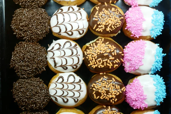 Exibição Donuts Chocolate Para Venda Loja Local — Fotografia de Stock